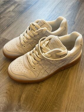 ASICS size men’s 4.5/womens 6